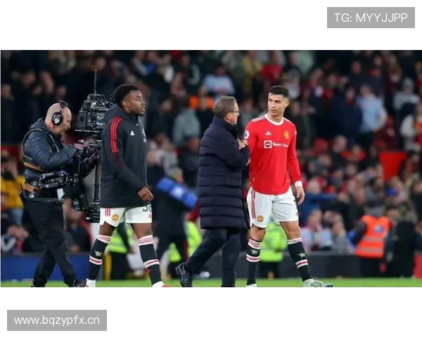 高位压迫中的边锋角色:加纳乔的战术价值 高位压迫中的边锋角色:加纳乔的战术价值