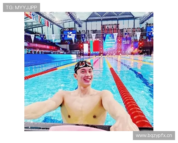 汪顺家里那泳池比咱们小区还豪华，比赛时倒是一本正经得像个书呆子