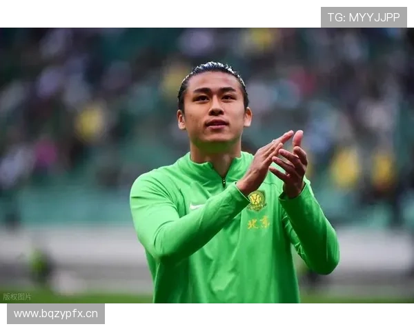 张玉宁比赛状态跟假日度假似的，球场上还这么悠哉？